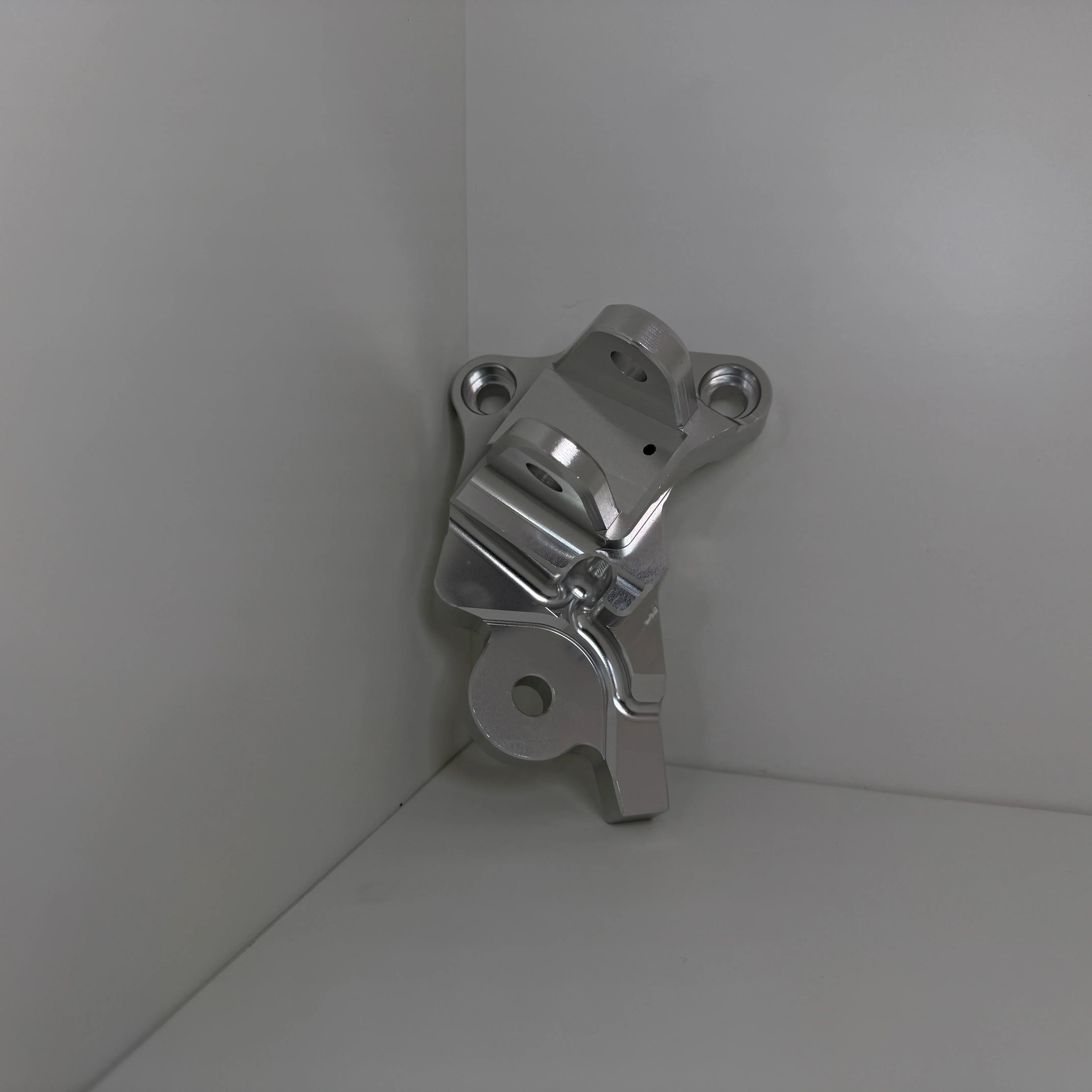 Chrome Ultra Bee Peg Mount